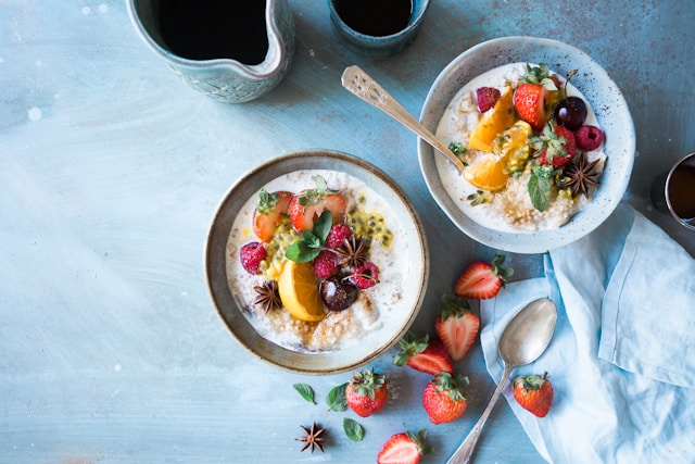 Bowls of oatmeal - https://unsplash.com/photos/two-bowls-of-oatmeal-with-fruits-W9OKrxBqiZA